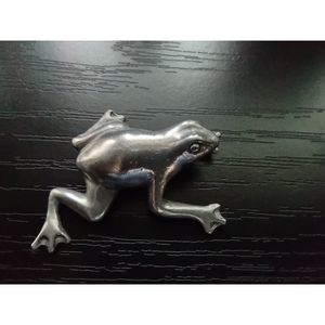 Jonathan Seagull Canada 1991 Vintage Pewter Frog Pin Brooch